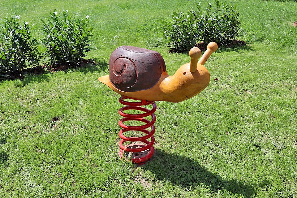 The spring animal snail made of robinia wood from Ziegler Playgrounds ...