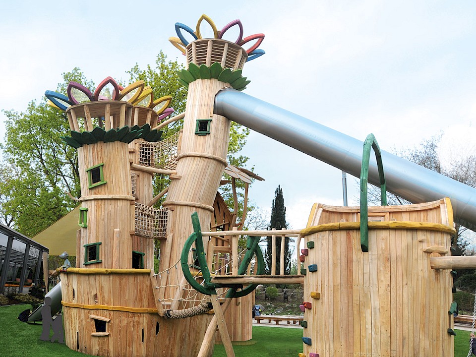 A giant play flowerpot delights visitors