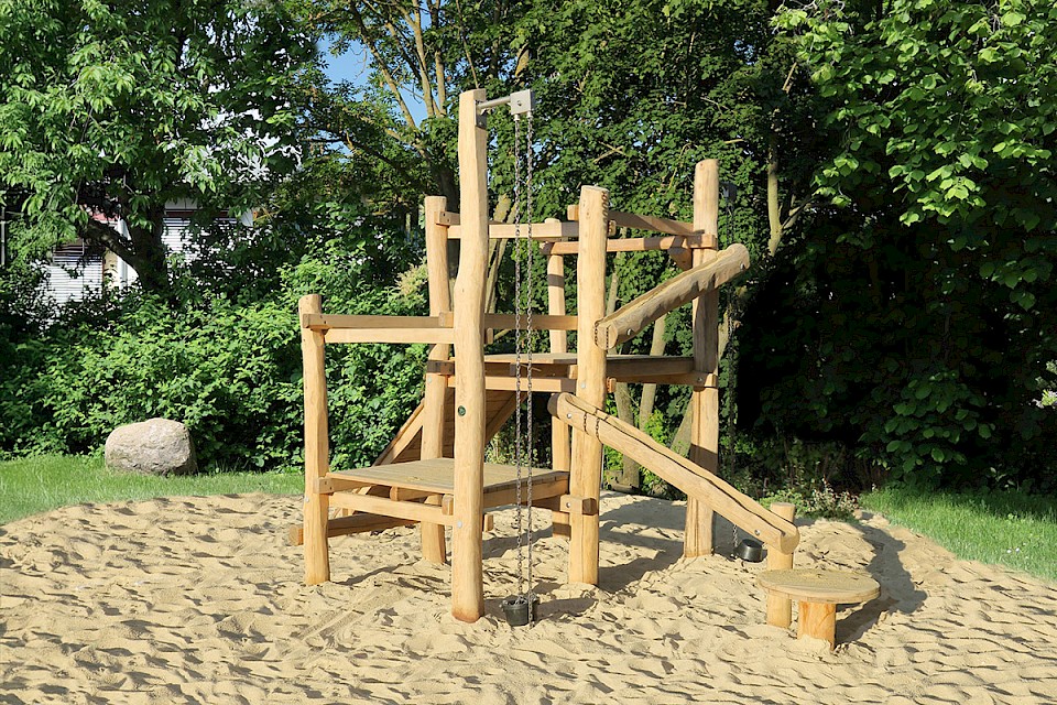 Sandspiel Dorfplatz Aus Robinienholz Von Ziegler Spielpl tze Von A Z sandspiel-dorfplatz-aus-robinienholz-von-ziegler-spielpl-tze-von-a-z